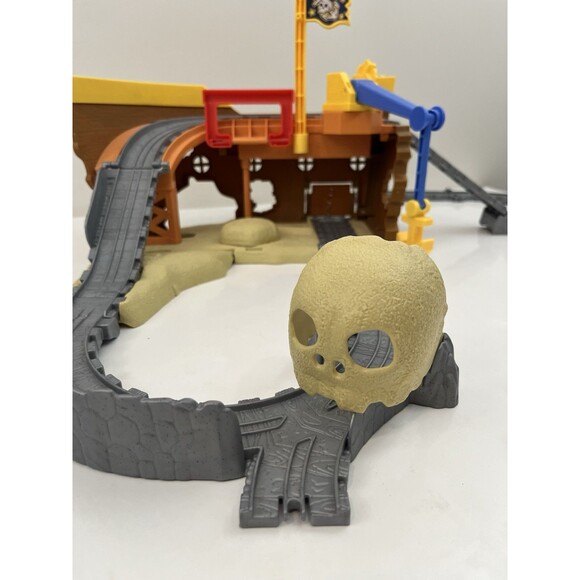 Thomas & Friends 2011 Take-n-Play Thomas at Pirate's Cove V6447 - Complete Set - Picture 4 of 8